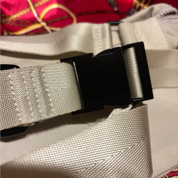 Rebecca Minkoff- Cream Nylon Blend Belt Bag / Crossbody Bag (Cream 🤍) NWOT - Picture 4 of 5